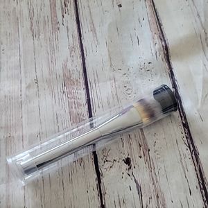 It foundation brush